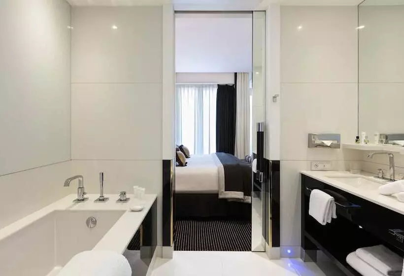 サイドシービュージュニアスイート, Hôtel Barrière Le Majestic Cannes