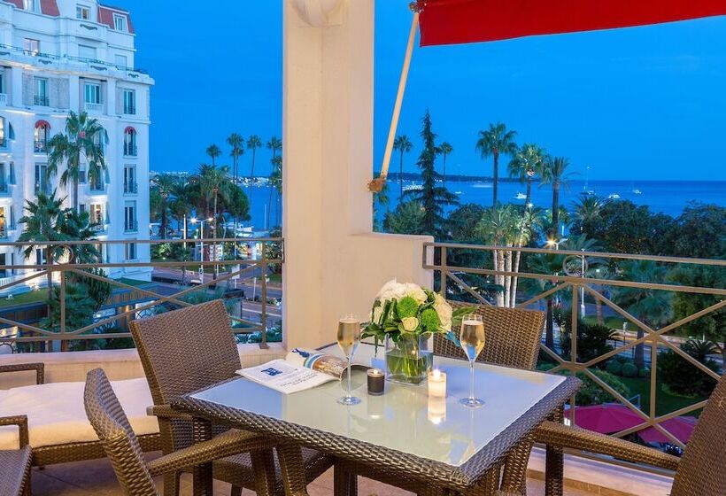 סוויטת ג'וניור פרסטיג' עם נוף לים, Hôtel Barrière Le Majestic Cannes
