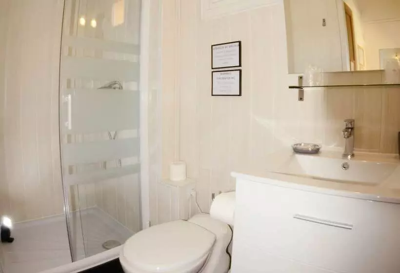 اتاق راحتی سه تخته, Hôtel L Oustaou