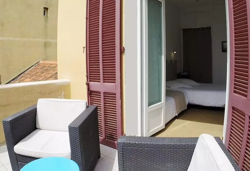 اتاق راحتی سه تخته, Hôtel L Oustaou