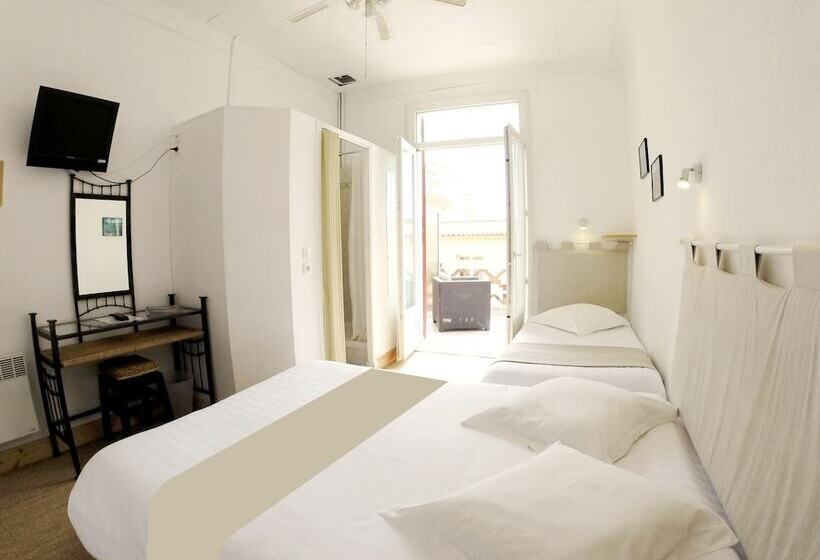 غرفة كومفورت ثلاثية, Hôtel L Oustaou