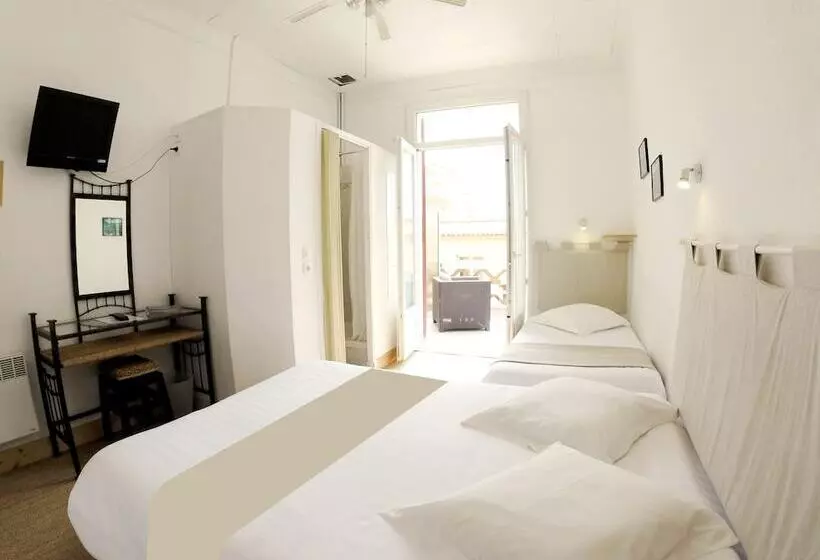 اتاق راحتی سه تخته, Hôtel L Oustaou