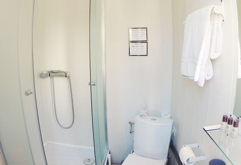 إستوديو قياسى, Hôtel L Oustaou