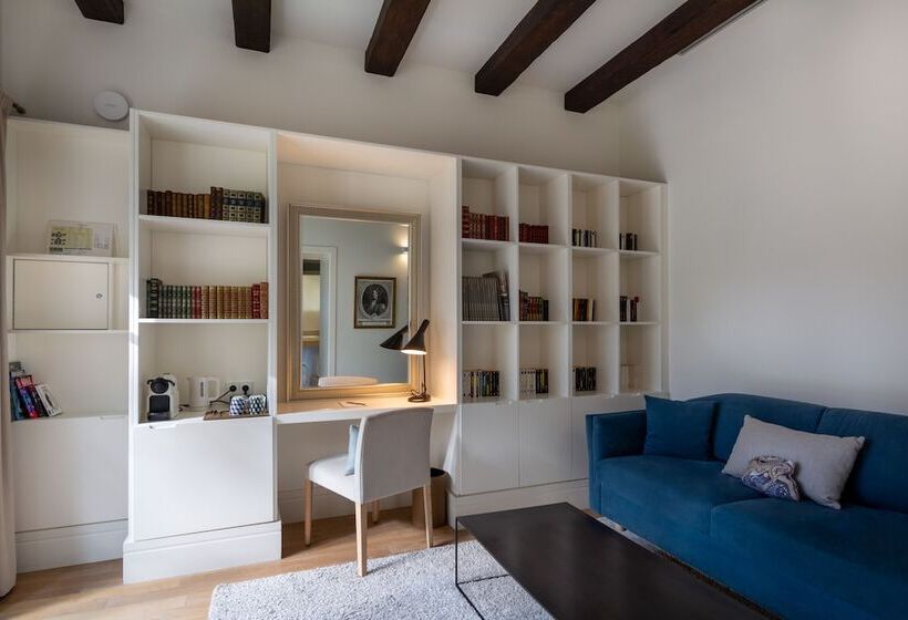 סוויטה עם טרסה, Hôtel De Cavoye