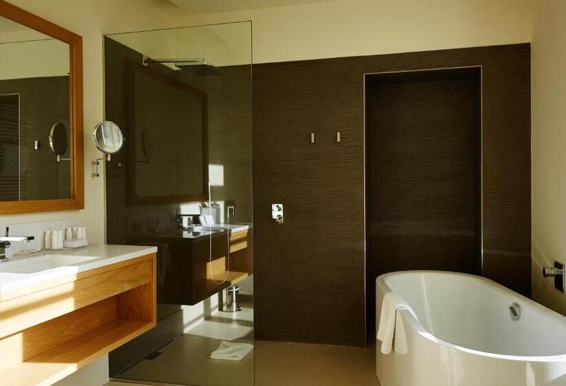 מיטת קינג בסוויטה, Hôtel De Cavoye