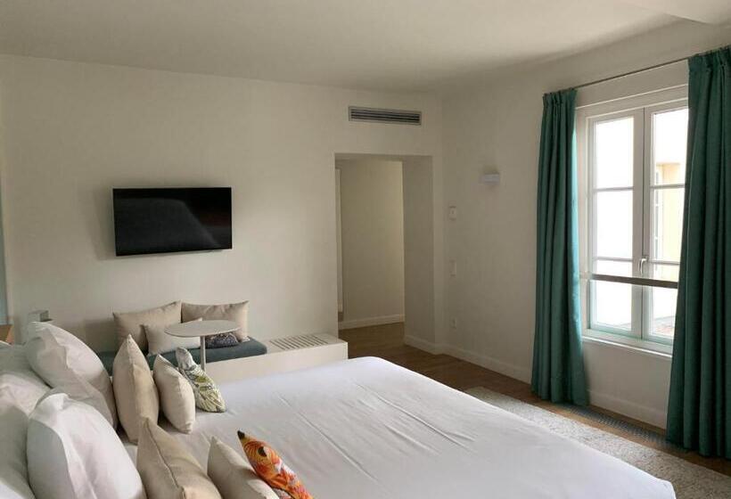 חדר דלוקס, Hôtel De Cavoye