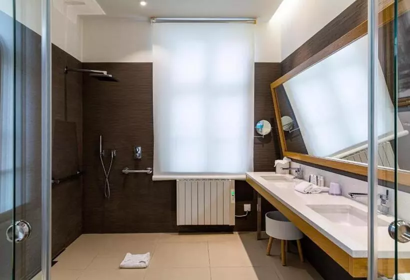 Juniorsviitti Puutarhanäkymä, Hôtel De Cavoye
