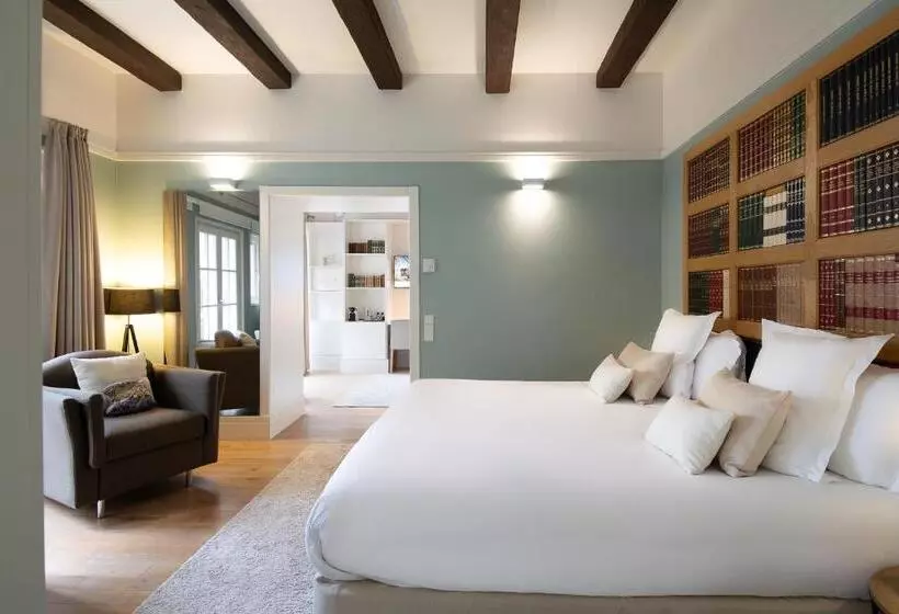 Juniorsviitti Puutarhanäkymä, Hôtel De Cavoye
