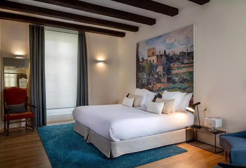 Juniorsviitti Puutarhanäkymä, Hôtel De Cavoye