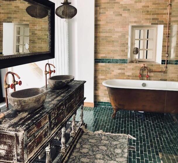 غرفة قياسية مطلّة علي الحديقة, L'abbaye Saint Michel