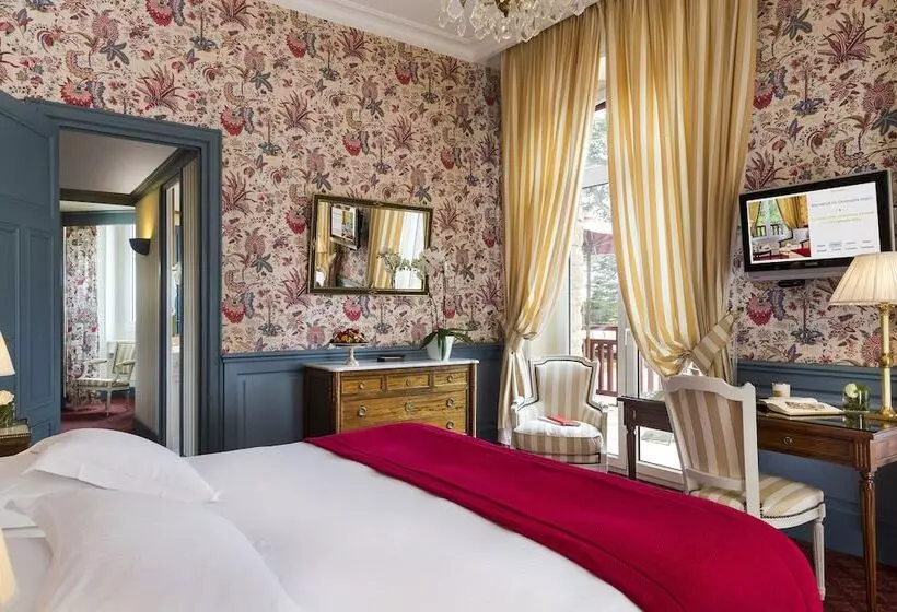 اتاق لوکس با چشم‌انداز دریا, Le Castel Marie Louise