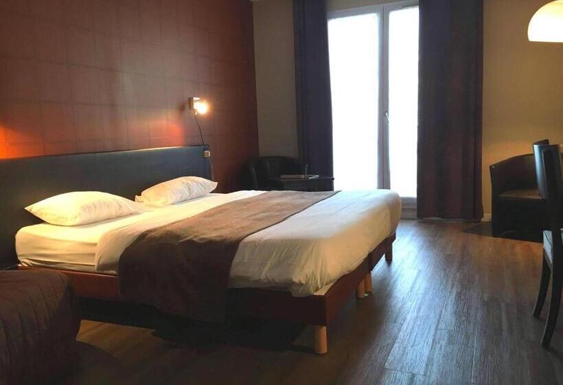 جناح جونيور, Le Renaissance