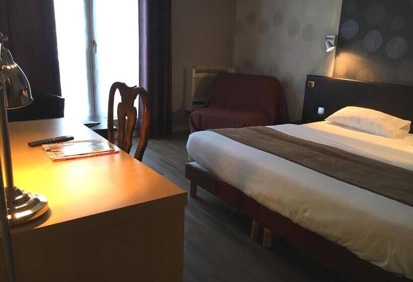 جناح جونيور, Le Renaissance