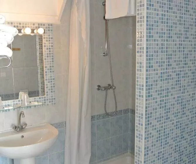 Comfort room with balcony, Les Palmiers En Camargue