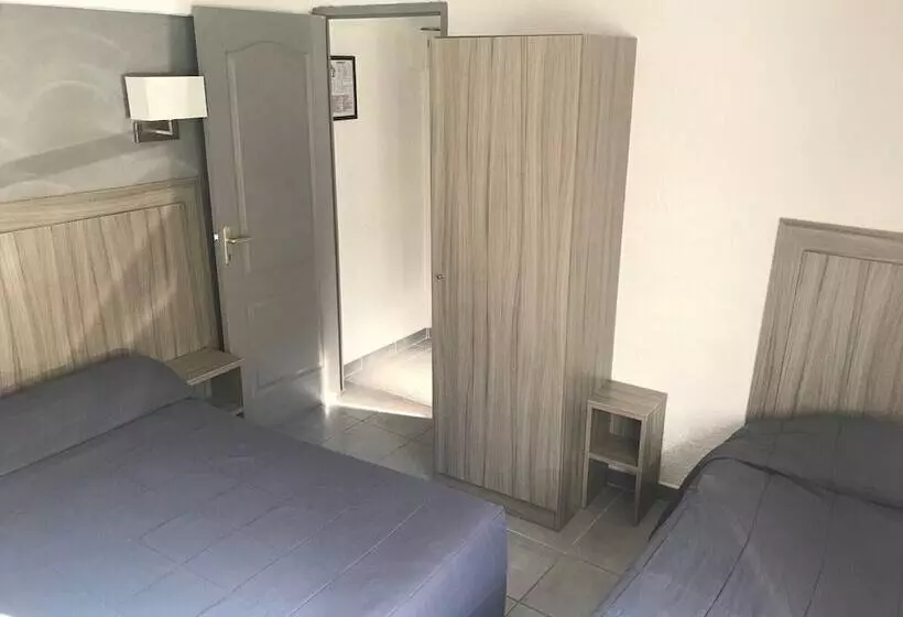 Economy Triple Room, Les Palmiers En Camargue