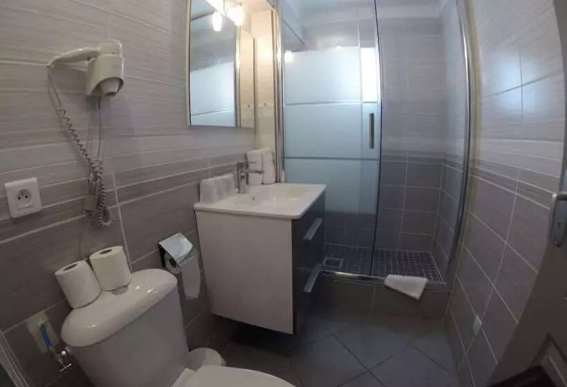 Economy Triple Room, Les Palmiers En Camargue