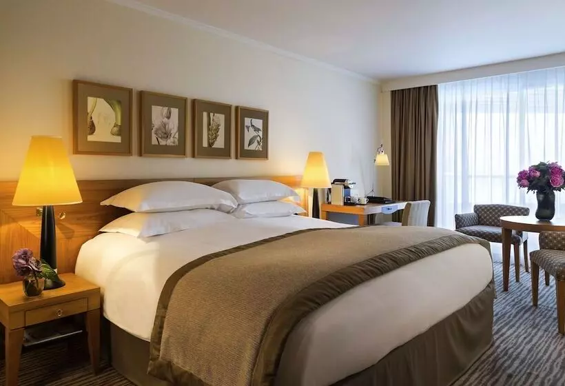 Superior-huone Sivuttainen Merinäkymä, Sofitel Biarritz Le Miramar Thalassa