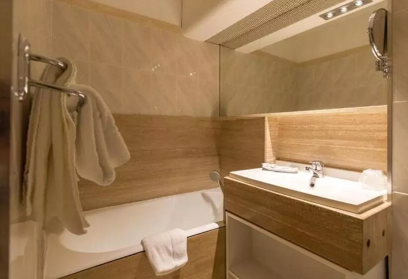 اتاق استاندارد سه نفره, Hôtel Résidence Le Lys