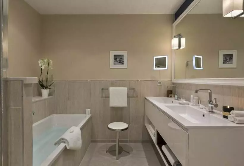 オーシャンビューデラックスルーム, Hôtel Barrière Le Grand Hôtel Dinard