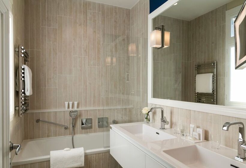 חדר דלוקס נוף לים, Hôtel Barrière Le Grand Hôtel Dinard