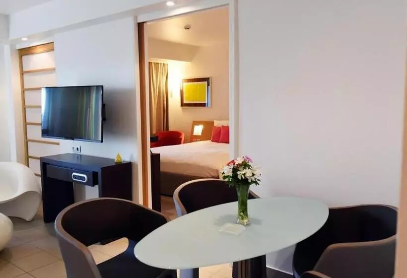 سوییت با چشم‌انداز دریا, Grand Hotel Montabo