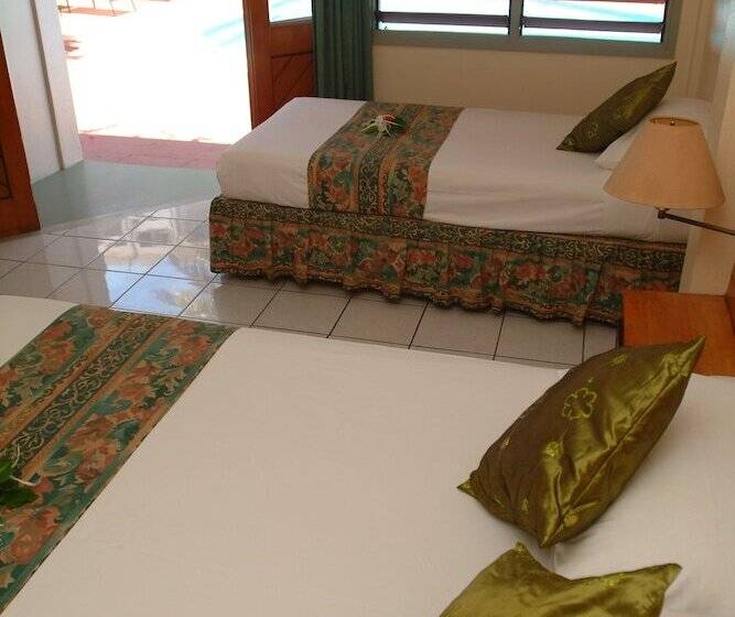 プールの見えるデラックスルーム, Hexagon International Hotel, Villas & Spa