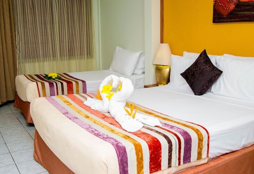 プールの見えるデラックスルーム, Hexagon International Hotel, Villas & Spa