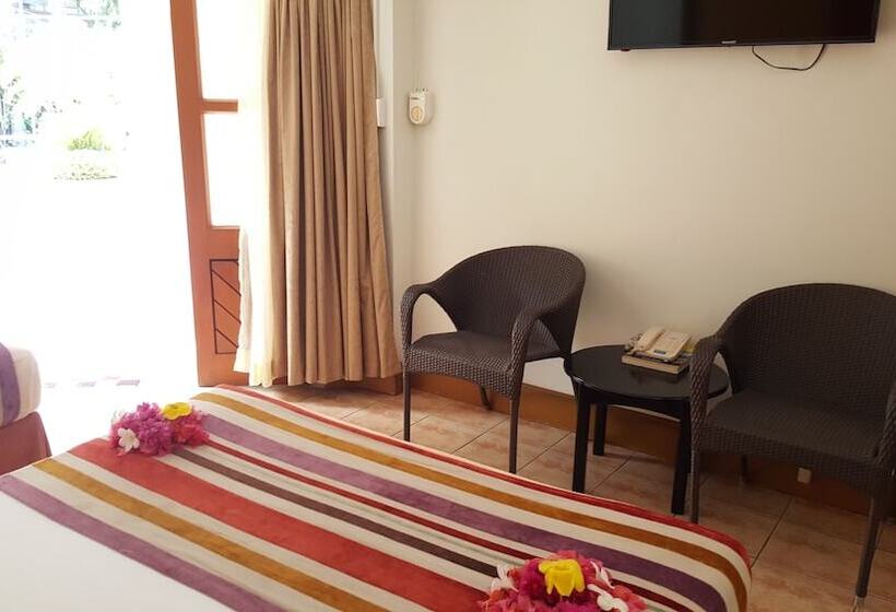 プールの見えるデラックスルーム, Hexagon International Hotel, Villas & Spa