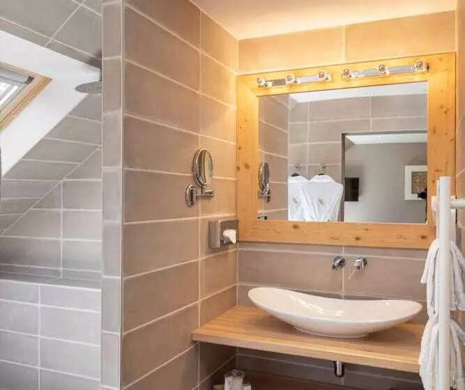 コンフォートルーム, La Cheneaudière   Hôtel Spa   Relais & Châteaux
