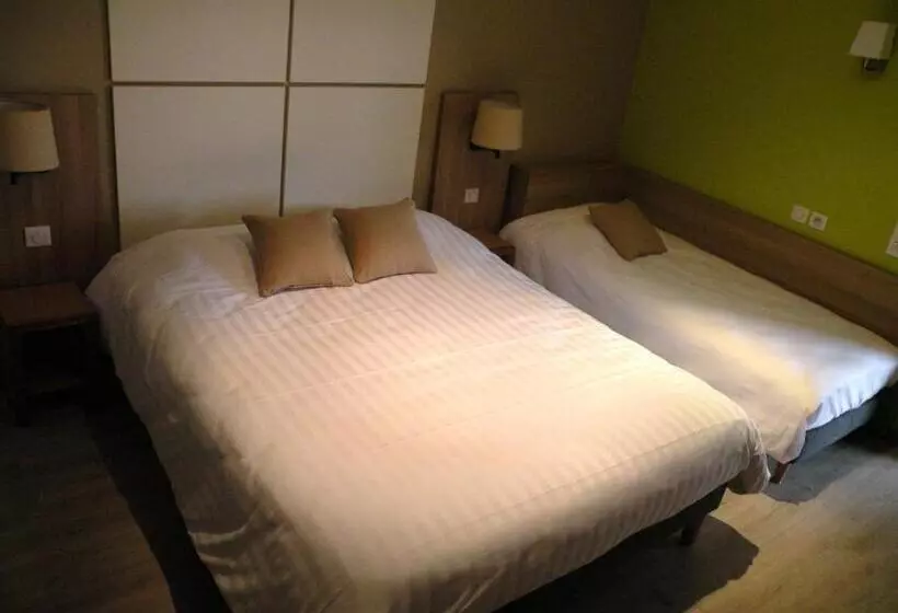 Standard Triple Room, Restaurant Du Parc De La Colombiere