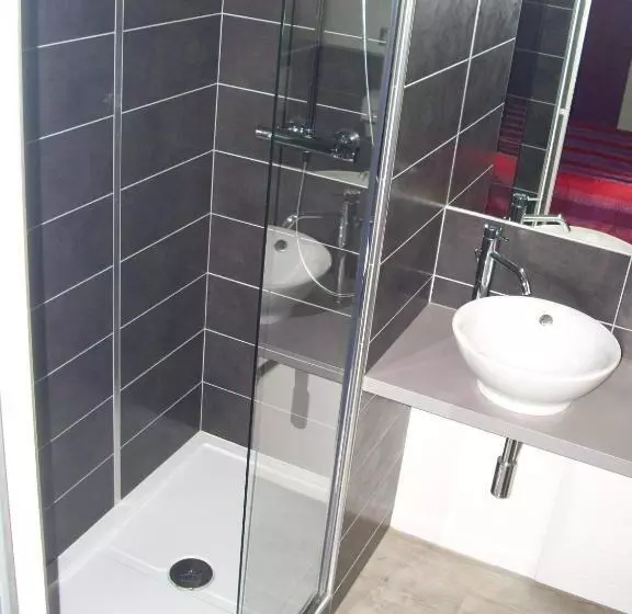 Standard Triple Room, Restaurant Du Parc De La Colombiere