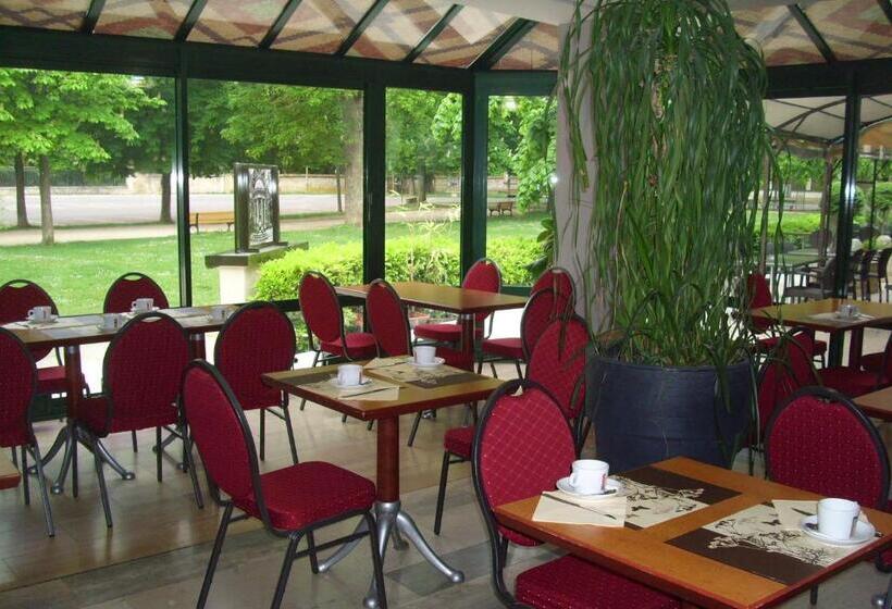 Номер Стандарт Трехместный, Restaurant Du Parc De La Colombiere