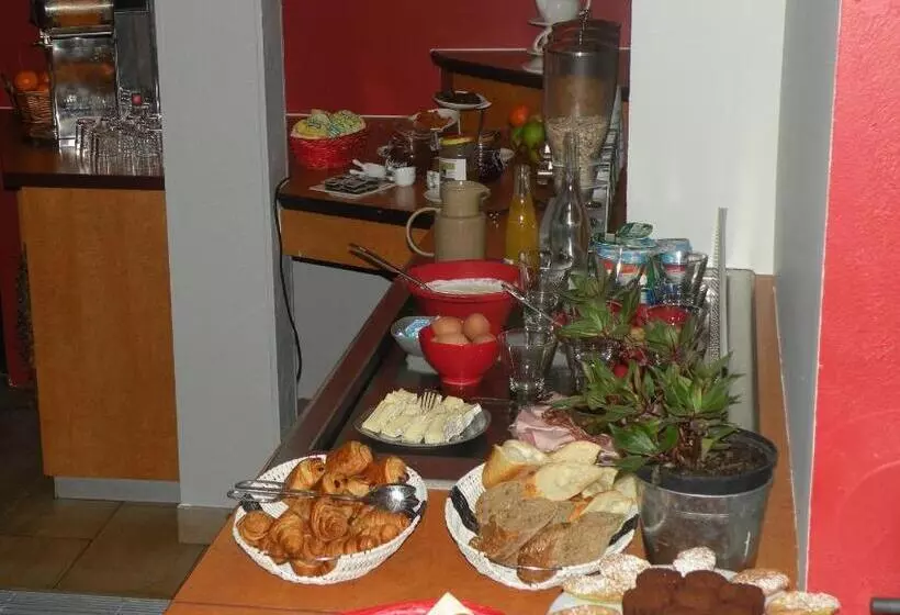Standard Triple Room, Restaurant Du Parc De La Colombiere
