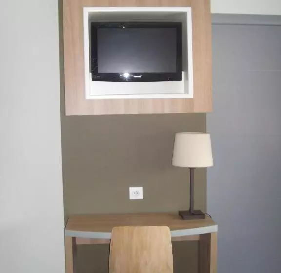 Standard Triple Room, Restaurant Du Parc De La Colombiere
