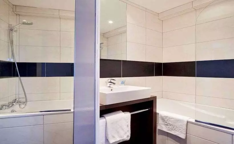 اتاق استاندارد با تخت دوبل, Kyriad Grenoble Centre