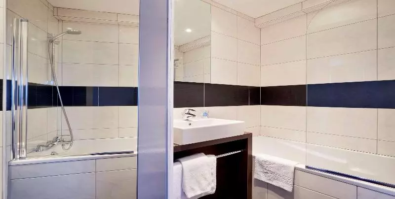 اتاق استاندارد یک نفره, Kyriad Grenoble Centre