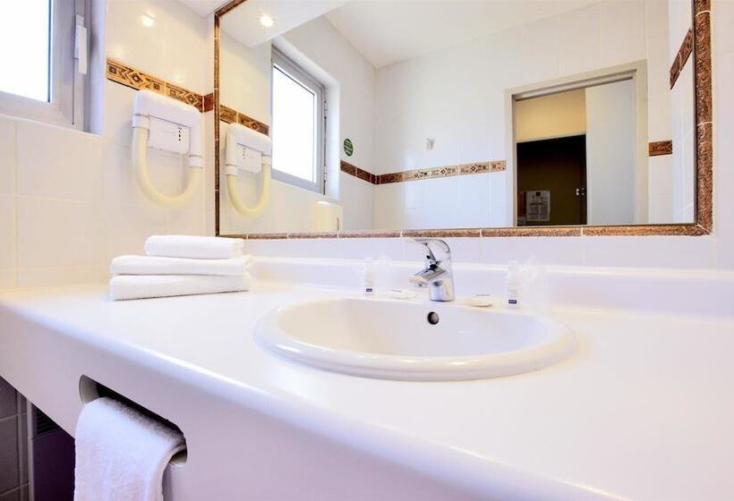 Номер Стандарт, Kyriad Nimes Centre