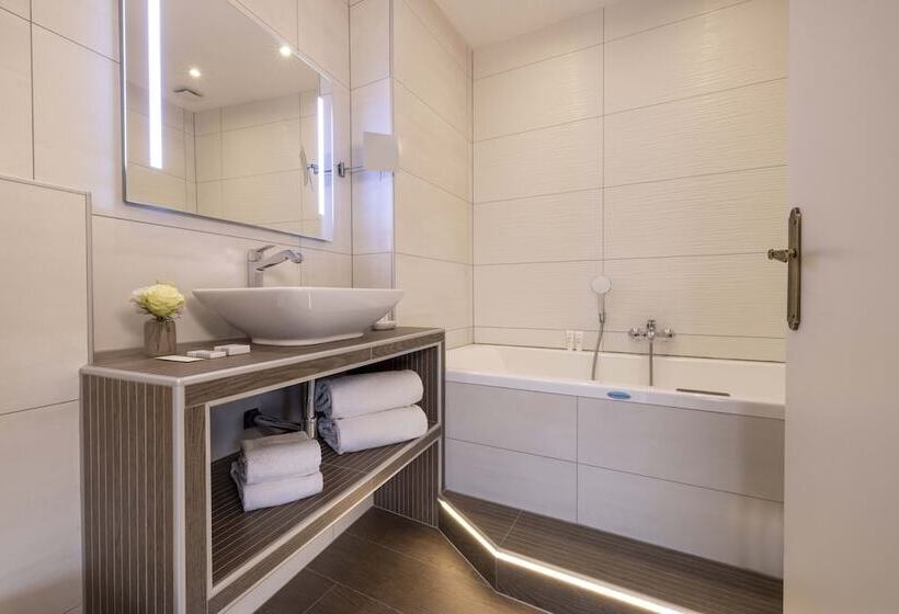 اتاق لوکس, Restaurant Le Maréchal   Teritoria