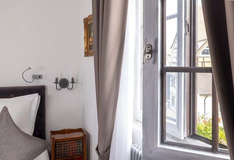 اتاق استاندارد یک نفره, Restaurant Le Maréchal   Teritoria