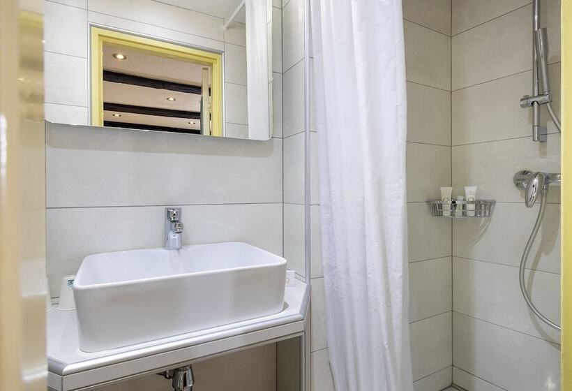 اتاق راحتی سه تخته, Restaurant Le Maréchal   Teritoria