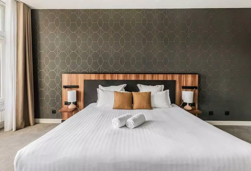 Deluxe room with river view, Le Phenix