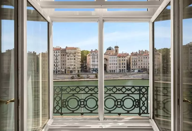 Deluxe room with river view, Le Phenix