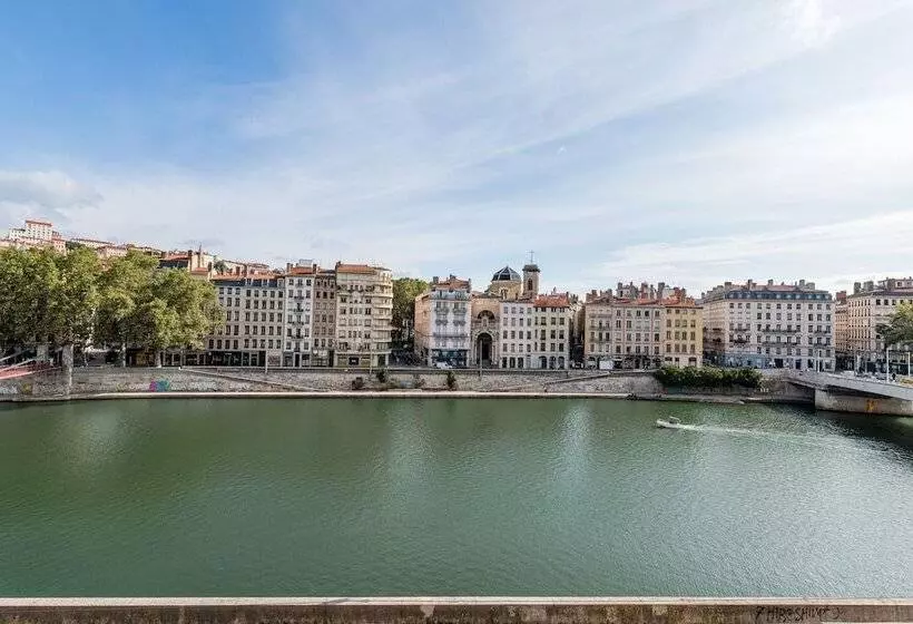 Deluxe room with river view, Le Phenix