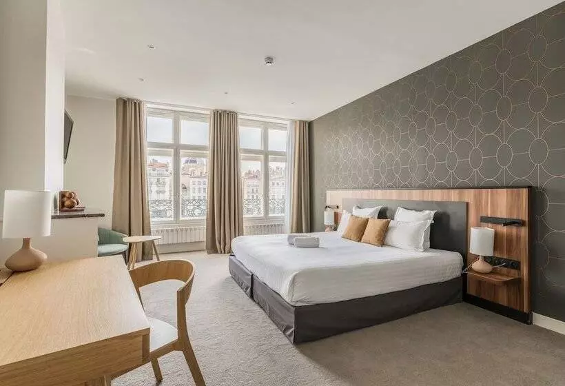Deluxe room with river view, Le Phenix