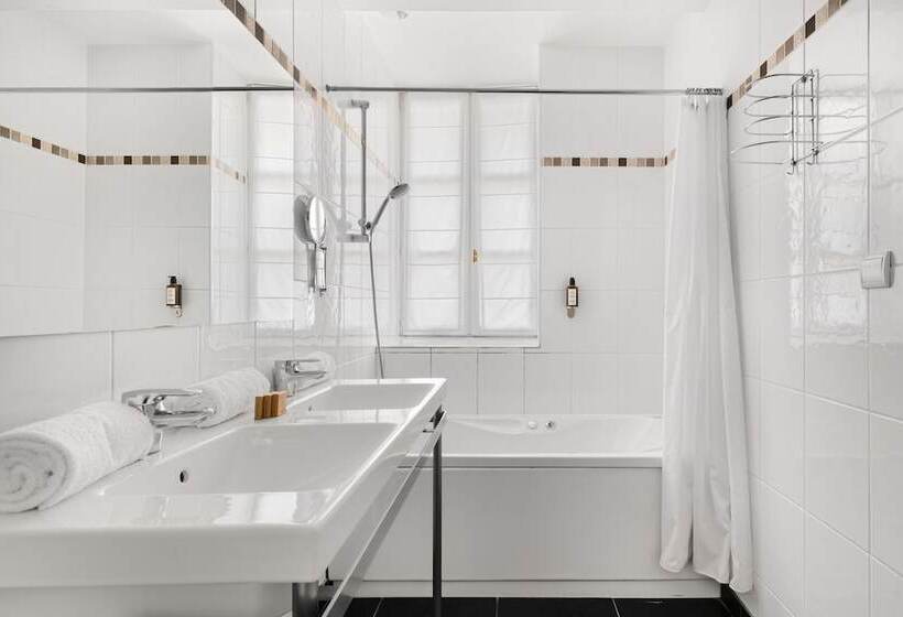 اتاق استاندارد سه نفره, Le Phenix