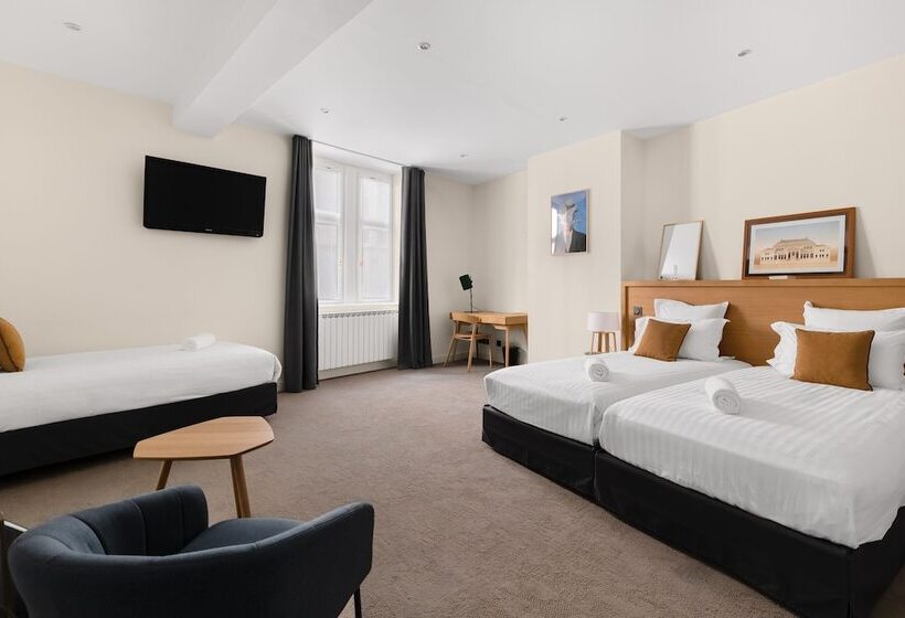 اتاق استاندارد سه نفره, Le Phenix