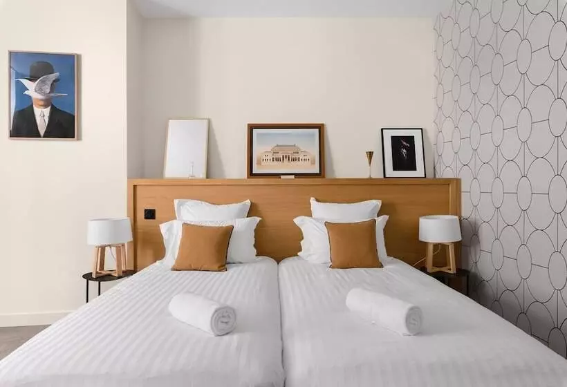 Quarto Triplo Estandar, Le Phenix