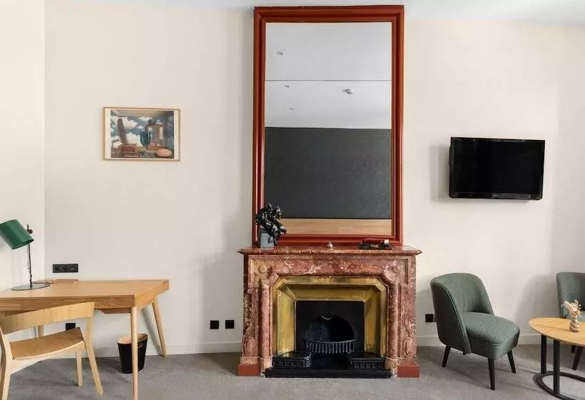 Quarto Triplo Estandar, Le Phenix