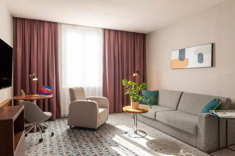 Quarto Executivo, Le Phenix