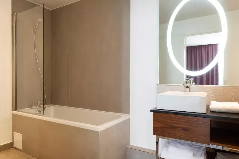 Quarto Executivo, Le Phenix